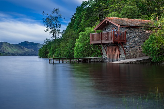 boat-house-192990_640